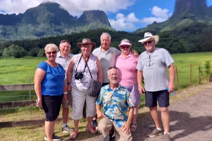 Circle Moorea: Private Full-Day Island Tour With Lookouts, Bays, and Local Flavors photo 4