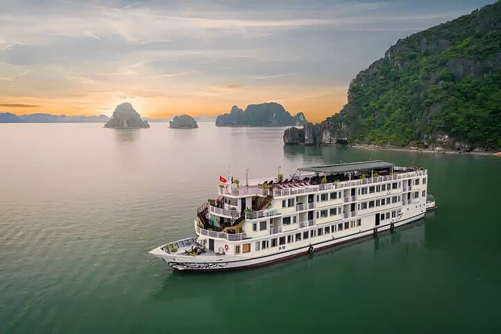 Hanoi to Halong Bay Deluxe 2-Day Overnight Cruise