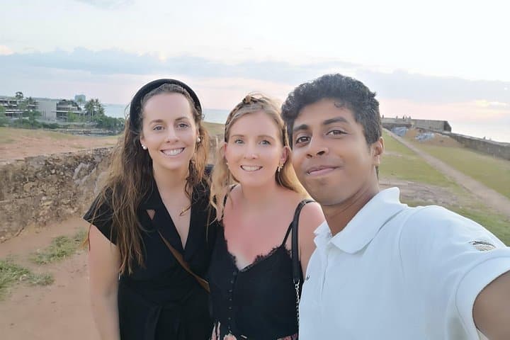 Galle Fort Walking Tour with Tharindu — Dutch Fort History, Lighthouse & Markets photo 4