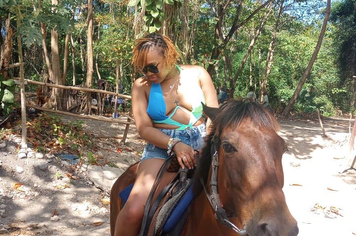 Dunn's River Falls & Blue Hole Combo: Horseback Ride, Climb and Swim in Ocho Rios photo 6