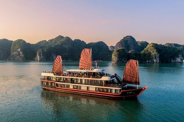 Overnight Lan Ha Bay Cruise from Hanoi with Kayaking & Cat Ba Cycling