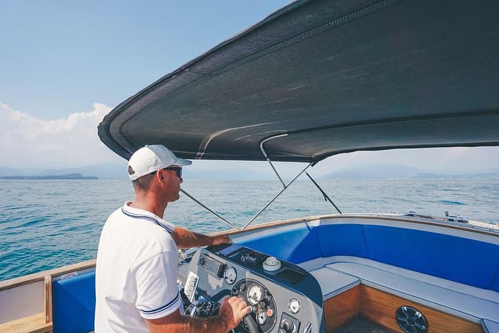 Sirmione Boat and Walking Tour — Lake Garda Highlights & Grotte di Catullo photo 4
