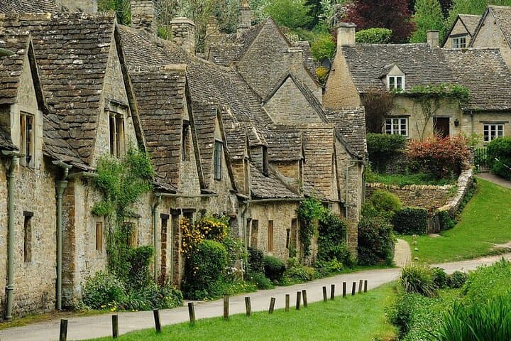 Explore the Cotswold Villages: Private Day Trip from Bath to Castle Combe, Bibury & Bourton-on-the-Water photo 3