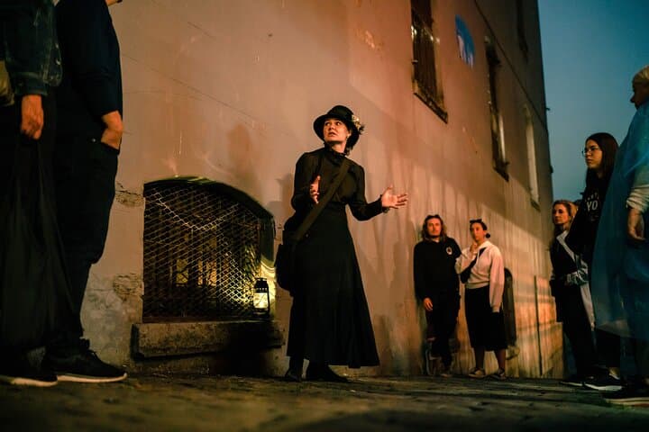 Gastown Lost Souls Walking Tour: Dark History and Theatrical Urban Stroll photo 2
