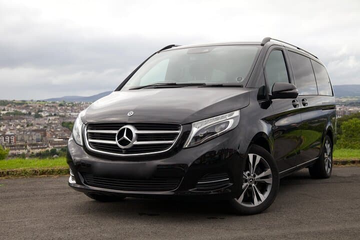 Private Luxury Causeway Coast Tour — Giants Causeway, Carrick-a-Rede & Dark Hedges