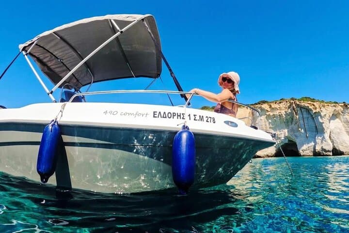 Private Eldoris Boat Rental Around Milos: Explore Kleftiko, Sarakiniko & Hidden Caves