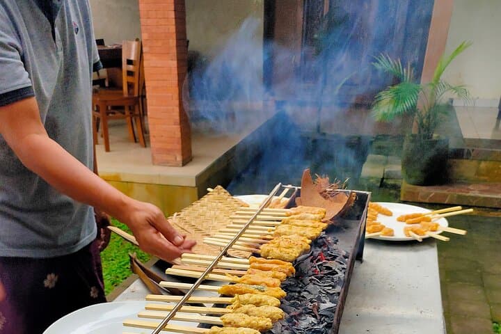 Market-to-Meal: Paon Bali Cooking Class & Batuan Temple Tour in Ubud photo 3