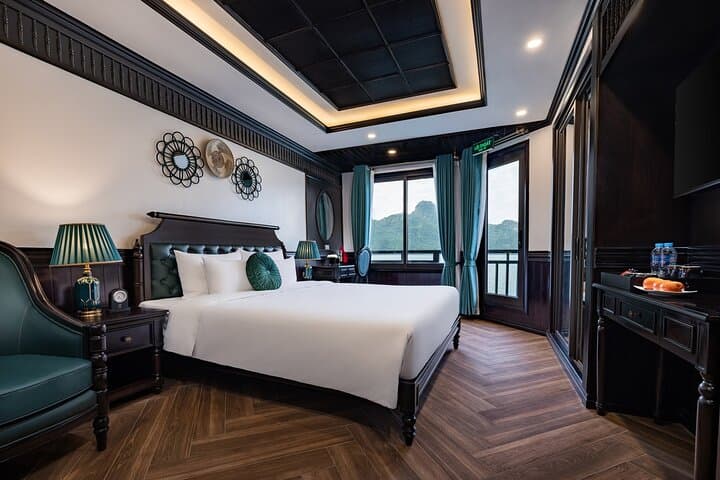 Overnight Rita Cruise & Kayaking in Lan Ha Bay — Luxury Halong Bay Experience photo 3