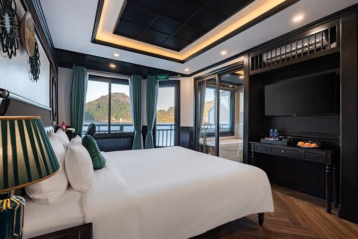 Overnight Rita Cruise & Kayaking in Lan Ha Bay — Luxury Halong Bay Experience photo 4