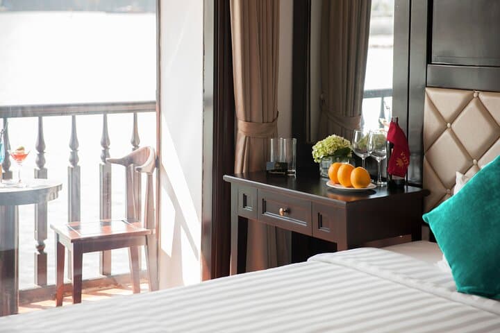 Overnight Luxury Halong Bay Cruise with Kayaking & Amazing Cave Visit photo 6