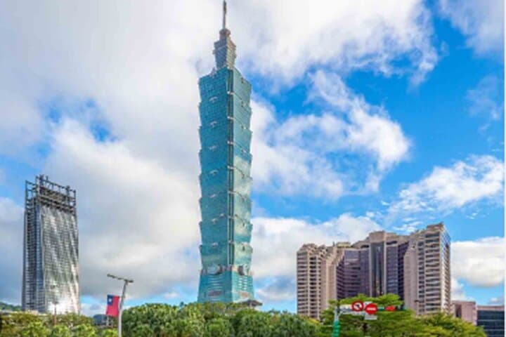 8-Day Taiwan Island Tour: Sun Moon Lake, Taroko Gorge & Night Market Culture