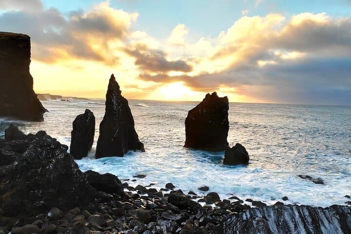 Reykjanes Peninsula Private Day Tour: Blue Lagoon, Geothermal Vents & Coastal Lava