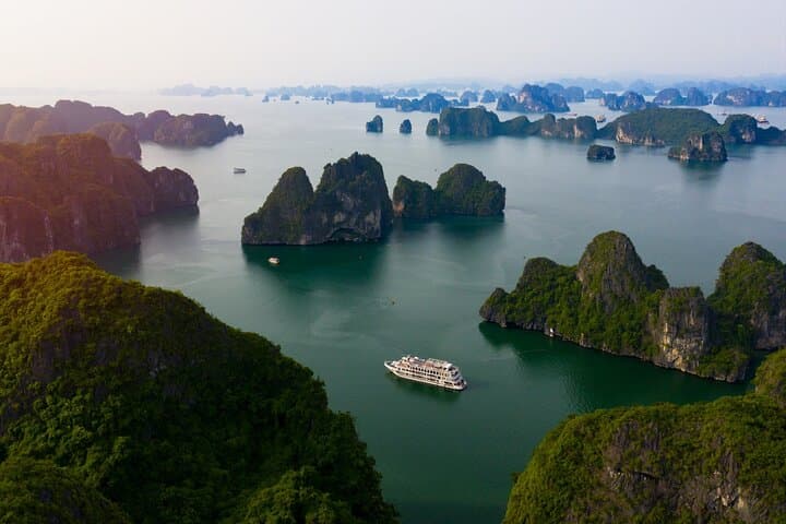 3-Day Hanoi & Halong Bay Overnight Cruise: City Food Tour and UNESCO Limestone Karsts