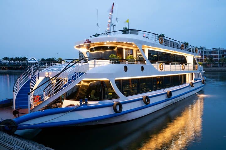 Full-Day Halong Bay Cruise: Bamboo Boat, Kayak & Titov Island Experience photo 2