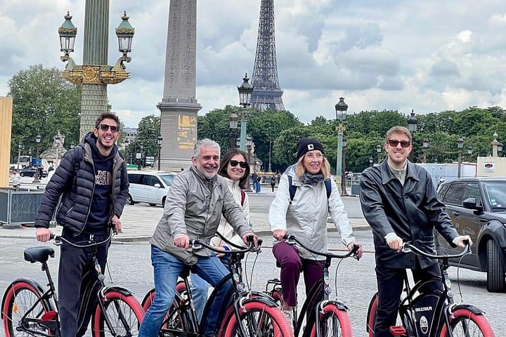 Paris Main Sights Bike Tour: 3-Hour Guided Ride Past the Eiffel & the Louvre photo 1