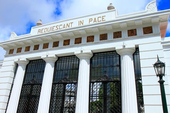Private Palermo and Recoleta Tour: Bosques, Cemetery Walks & Floralis photo 3