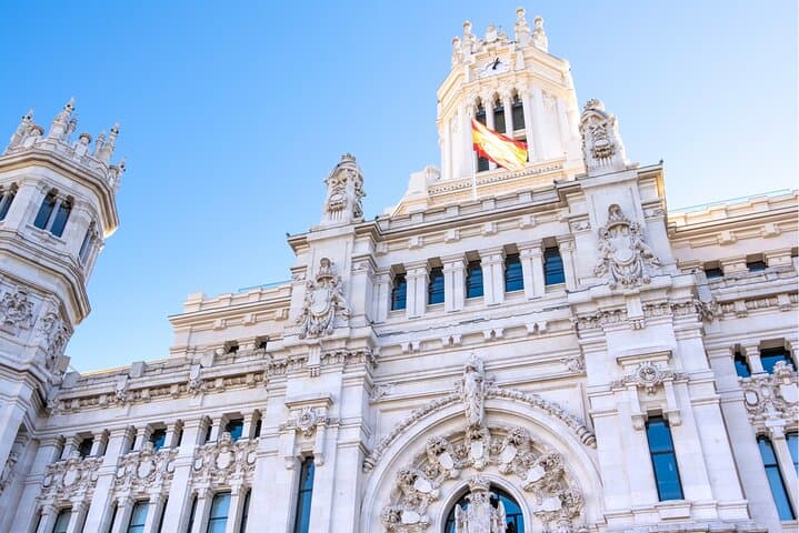 Madrid Scavenger Hunt: Self-Guided Walk from Cibeles to Retiro photo 5