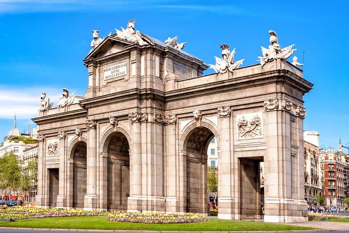 Madrid Scavenger Hunt: Self-Guided Walk from Cibeles to Retiro photo 6