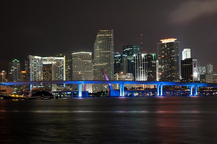 Miami Adults-Only Party Cruise — 90-Minute Skyline DJ Cruise with Two Drinks photo 3