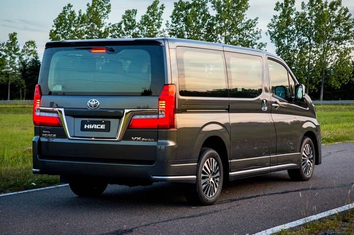 Private-Minibus-Transfer-Abu-Dhabi-to-AUH-Airport photo 6