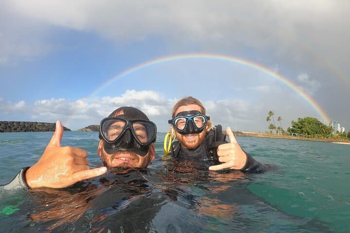 Beginner Scuba Diving in Honolulu at Magic Island Lagoon (Free Video Package) photo 2