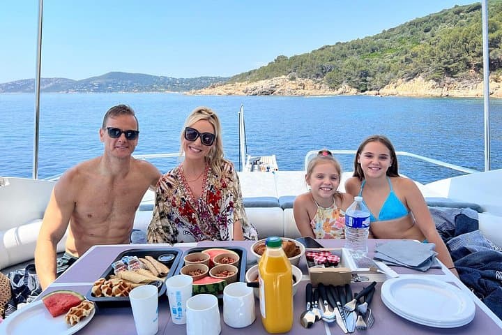 Half-Day Pershing 40 Yacht Charter in the Gulf of Saint-Tropez photo 4