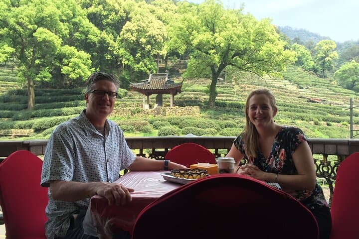 Half-Day Hangzhou Sightseeing: West Lake Boat, Meijiawu Tea & Song Dynasty Street