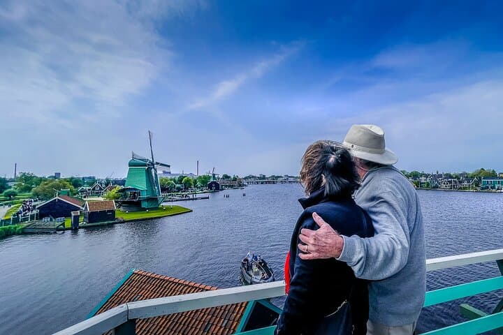 Private Zaanse Schans & Giethoorn Day Tour with Complimentary Boat Rental photo 4