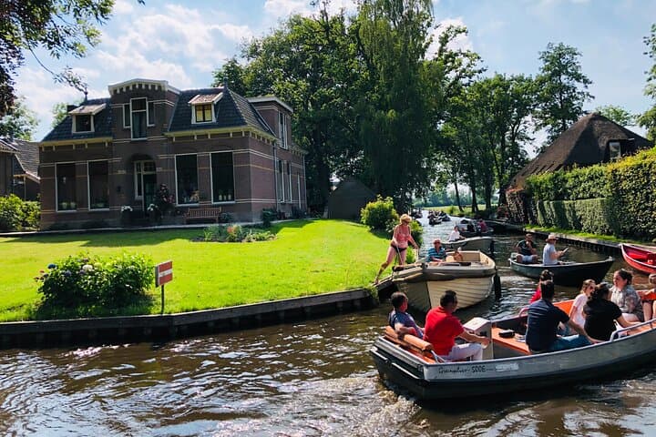 Private Zaanse Schans & Giethoorn Day Tour with Complimentary Boat Rental photo 3
