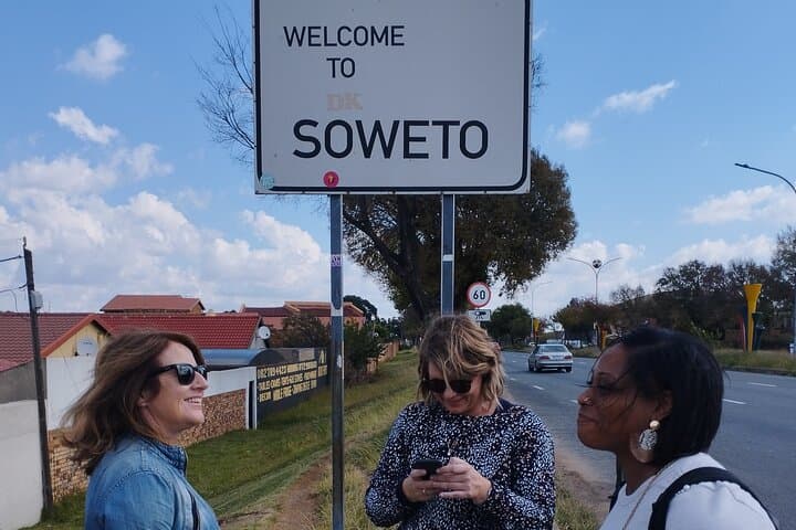 Soweto Halfday Tour — Vilakazi Street, Hector Pieterson Museum & Regina Mundi