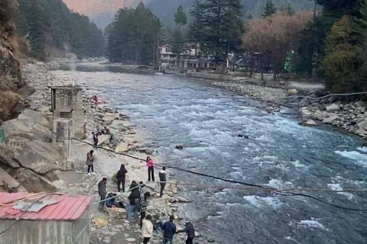 Slow-Travel Expedition: Jibhi & Tirthan Valley — Jalori Pass, Serolsar Lake, and Village Immersion