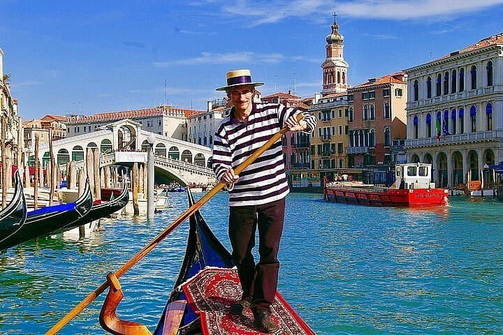 Venice Unveiled: Walking Tour and Shared Gondola Experience photo 3