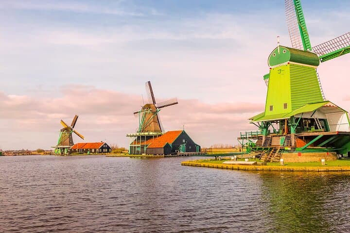 Private Zaanse Schans & Giethoorn Day Tour with Complimentary Boat Rental photo 2
