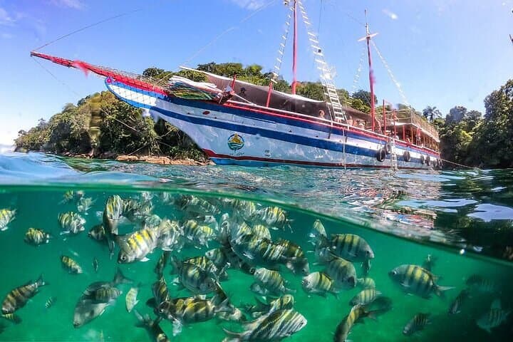Day Trip to Angra dos Reis & Ilha Grande: Snorkel Lagoa Azul and Beach Lunch