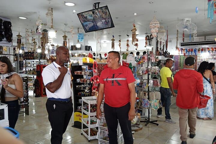 Punta Cana Guided Souvenir Shopping: Local Finds & Insider Tips
