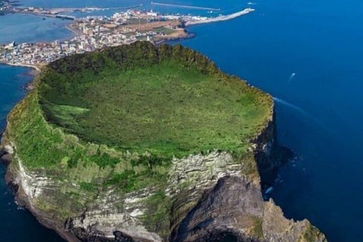 Jeju Private Cruise-Port Day Tour — Seongsan Sunrise Peak, Lava Tube & Haenyeo Culture photo 5