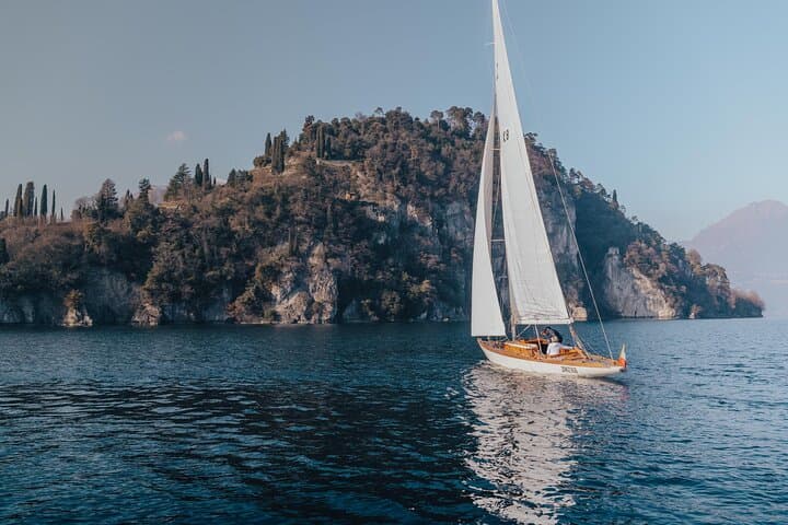 Sunset Sailing on Lake Como: Private Guided Cruise from Bellagio with Aperitif
