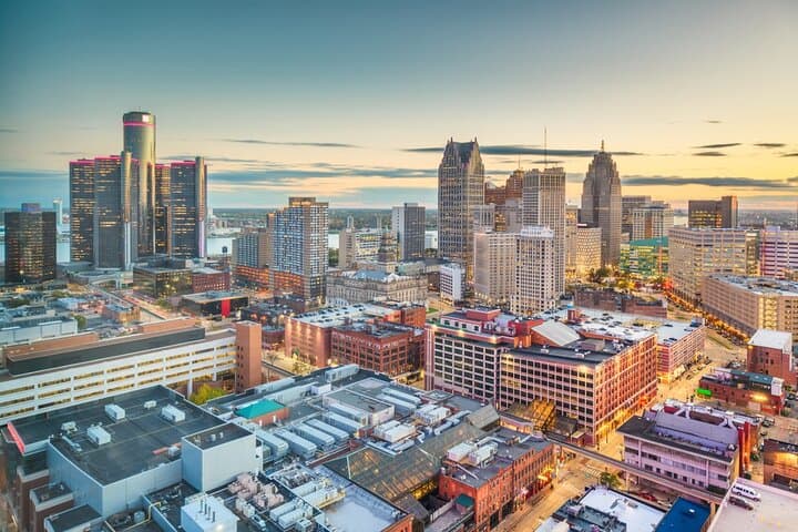 4-Day Chicago to Niagara Falls Road Tour: Detroit, Letchworth & Buffalo Highlights