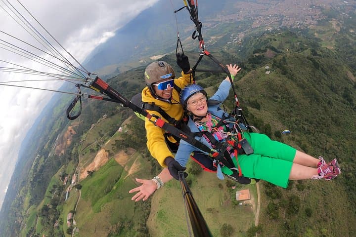 Medellin Paragliding Tour: Tandem Flights Over the Aburrá Valley photo 2