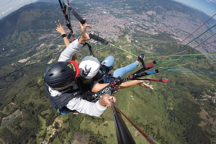 Medellin Paragliding Tour: Tandem Flights Over the Aburrá Valley photo 4