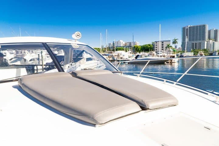 40-Foot Sealine Charter Miami: Biscayne Bay Island, Sunset & VIP Cruise photo 4
