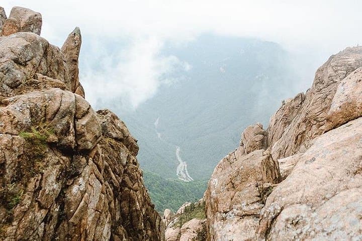 Private Van to Mount Seorak, Naksansa & Sokcho Day Trip (Up to 14 Pax) photo 2