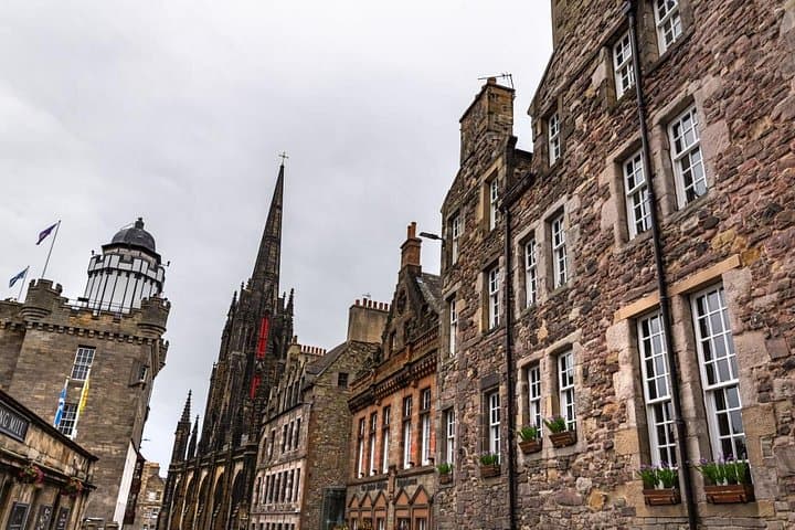 Edinburgh Literary Walking Tour — Greyfriars, Elephant House & Victoria Street photo 4