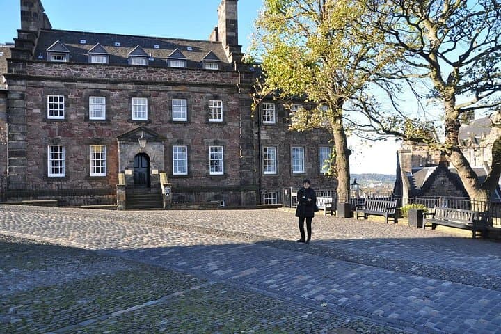 Edinburgh Literary Walking Tour — Greyfriars, Elephant House & Victoria Street photo 2
