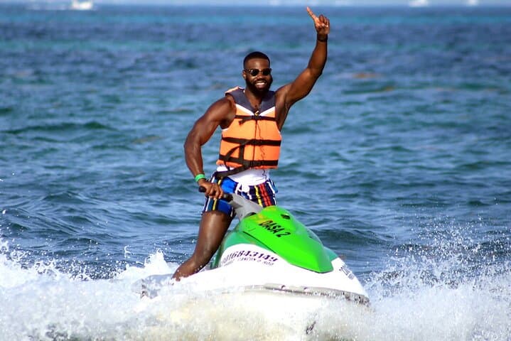Parasailing and Jet Ski Combo over Cancun Bay — 260‑ft Flight & 30‑Minute Ride photo 4