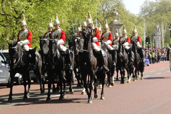 Full-Day Private London Tour: Tower of London, Westminster Abbey & Thames Cruise