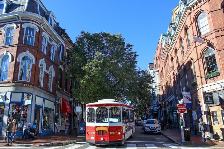 Discover Portland: City and Lighthouse Trolley Tour to Portland Head Light