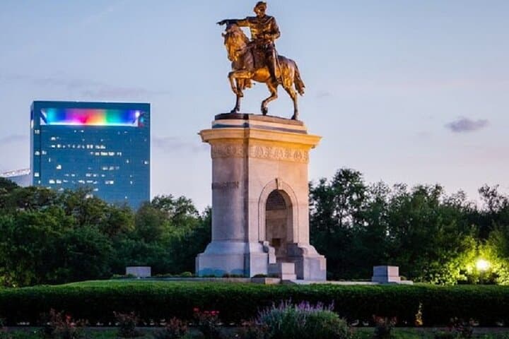 Private Houston City Tour: 3-Hour Guided Sightseeing of River Oaks, Museum District & EaDo photo 1