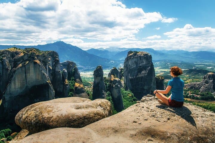 Meteora Full-Day Hiking Tour from Athens: Monasteries & Rock Formations