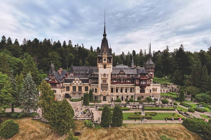 Private Day Tour to Peles, Bran & Râșnov Fort from Brașov photo 1